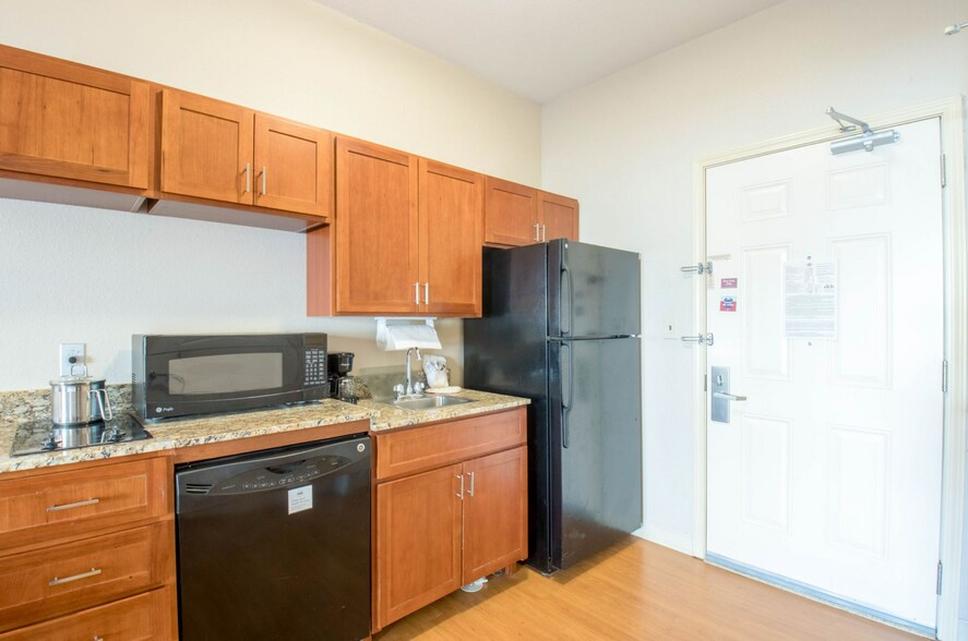 More Photos Of 233 Grand Valley Way, Parachute Hotel For Sale