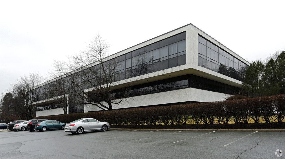 Primary Photo Of 135 Chestnut Ridge Rd, Montvale Office For Lease