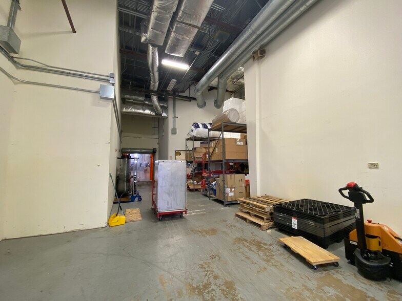 More Photos Of 7050 Burleson Rd, Austin Light Distribution For Sale