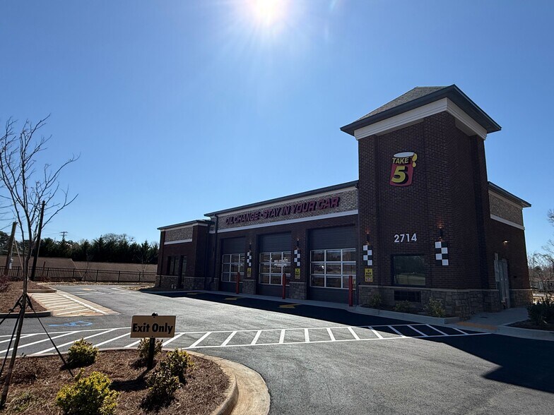 More Photos Of 2714 Highway 54, Peachtree City General Retail For Lease
