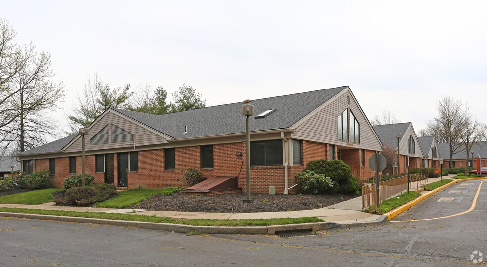 Primary Photo Of 360 Middletown Blvd, Langhorne Medical For Lease