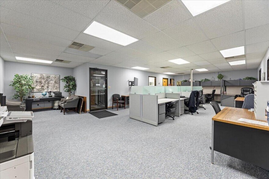 More Photos Of 100 E Broadway St, Council Bluffs Office For Sale