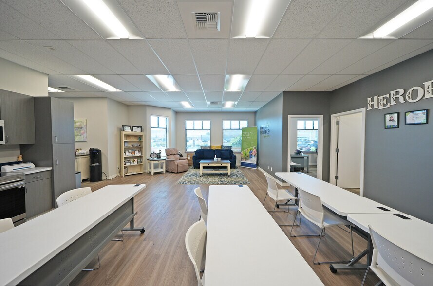 More Photos Of 1800 Rainier Pl, Union Gap Office For Lease