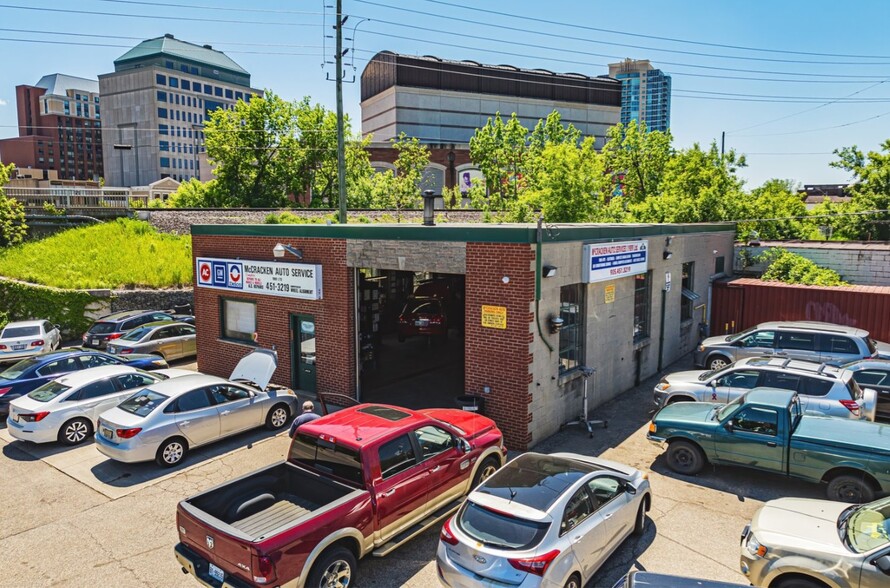 Primary Photo Of 21 Union St, Brampton Auto Repair For Sale