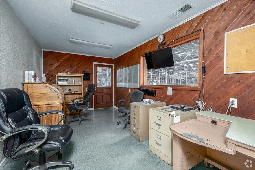 More Photos Of 1980 Kusel Rd, Oroville Manufacturing For Lease