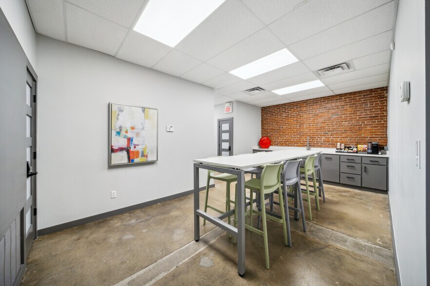 More Photos Of 219 E Rogers Blvd, Skiatook Storefront Retail Office For Sale