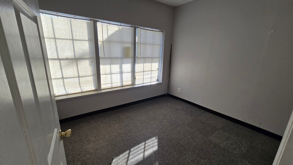 More Photos Of 5720 Gall Blvd, Zephyrhills Office For Lease