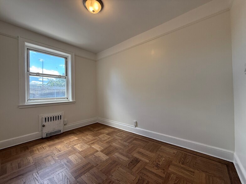 More Photos Of 8161 Woodhaven Blvd, Glendale Apartments For Sale
