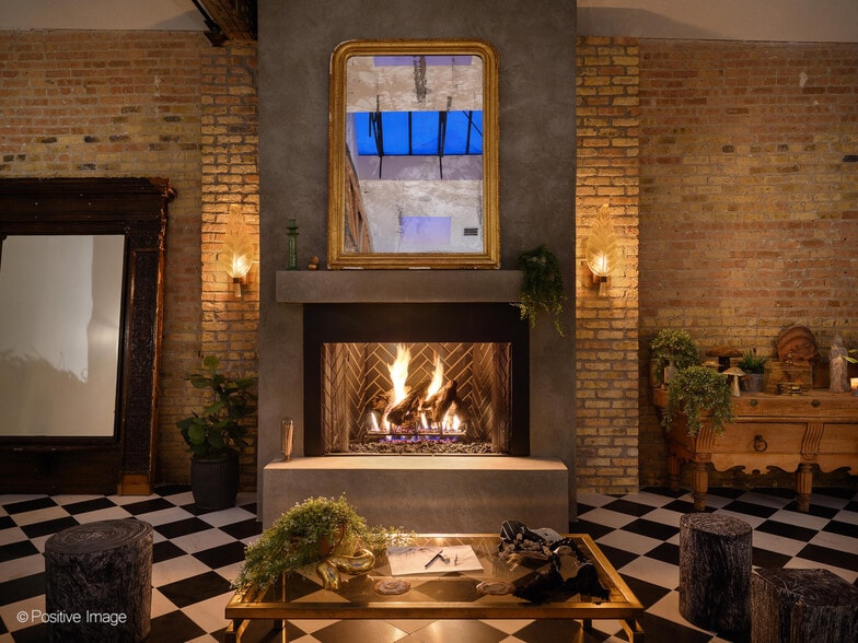 More Photos Of 2733 N Pulaski Rd, Chicago Showroom For Sale
