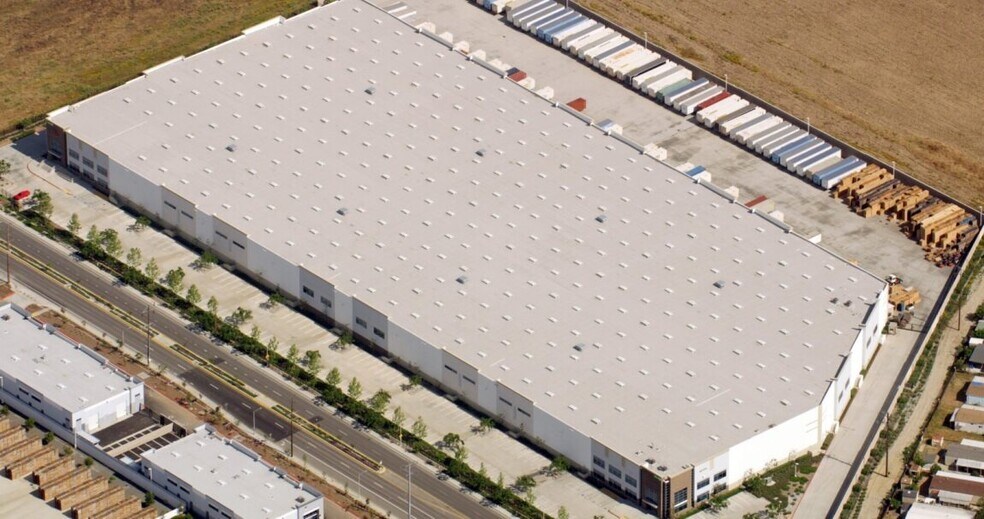 More Photos Of 251 E Rider St, Perris Distribution For Lease