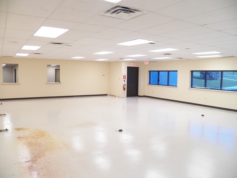 More Photos Of 2985 S Ridge Rd, Green Bay Medical For Lease