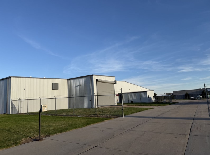 More Photos Of 300 E 39th St, Hastings Distribution For Lease