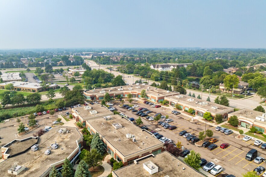 More Photos Of 800 E Woodfield Rd, Schaumburg Medical For Sale