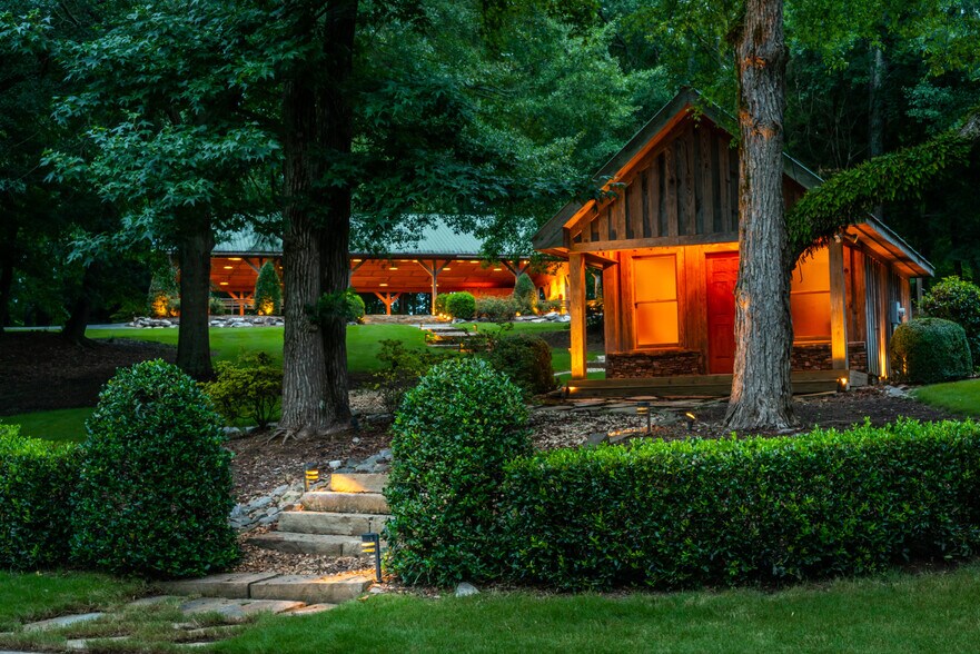 More Photos Of 565 Owens Gin Rd NE, Calhoun Lodge Meeting Hall For Sale