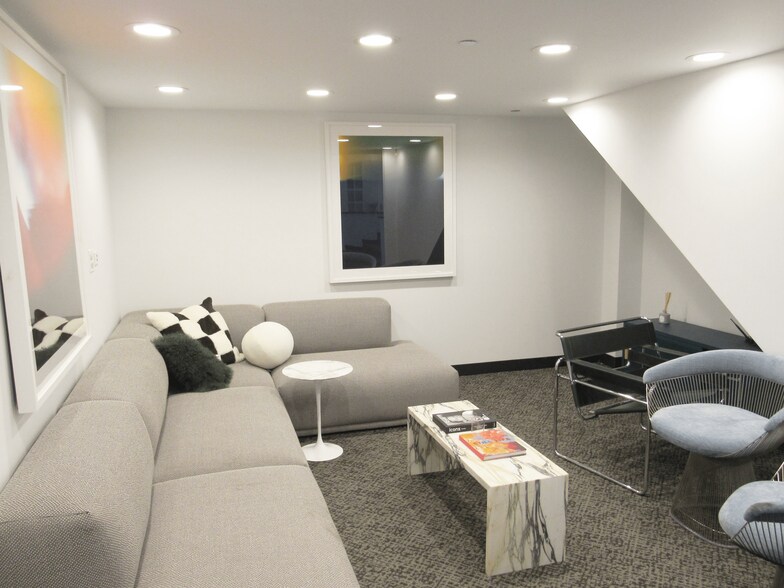 More Photos Of 100 N LaSalle St, Chicago Office For Lease