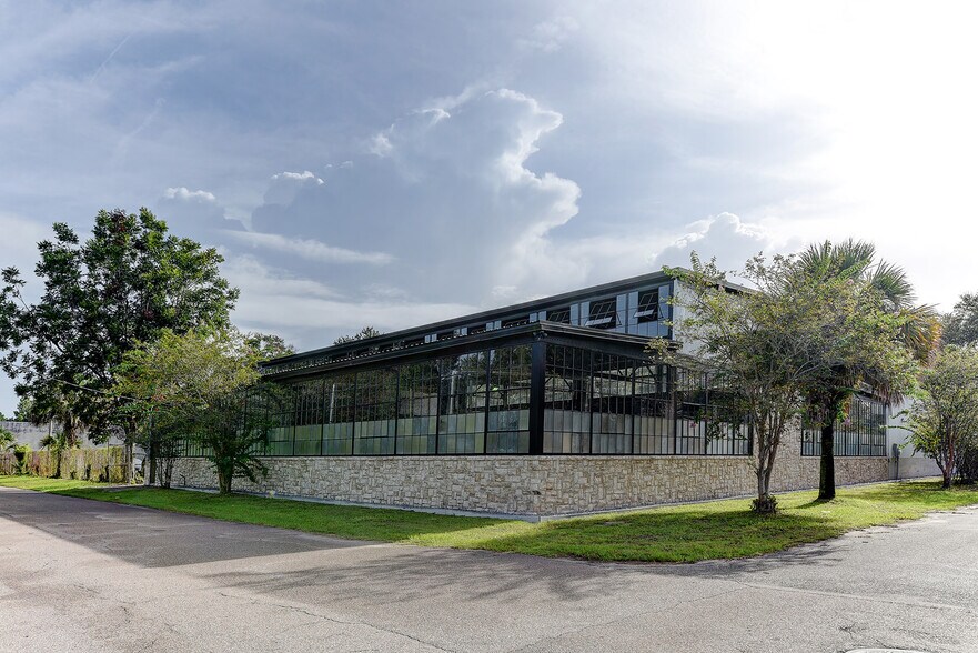 More Photos Of 555 E 3rd St, Jacksonville Warehouse For Lease