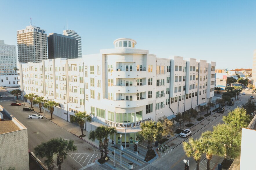 Primary Photo Of 401 N Chaparral St, Corpus Christi Multifamily For Sale