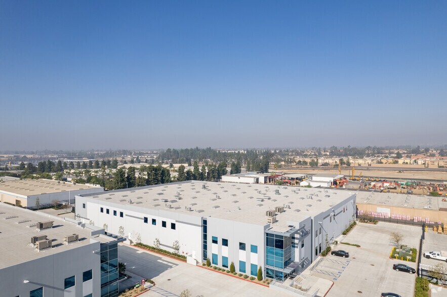 More Photos Of 711 S Van Buren St, Placentia Warehouse For Lease