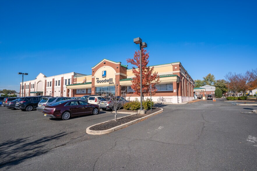 More Photos Of 509-513 W Union Ave, Bound Brook Freestanding For Lease