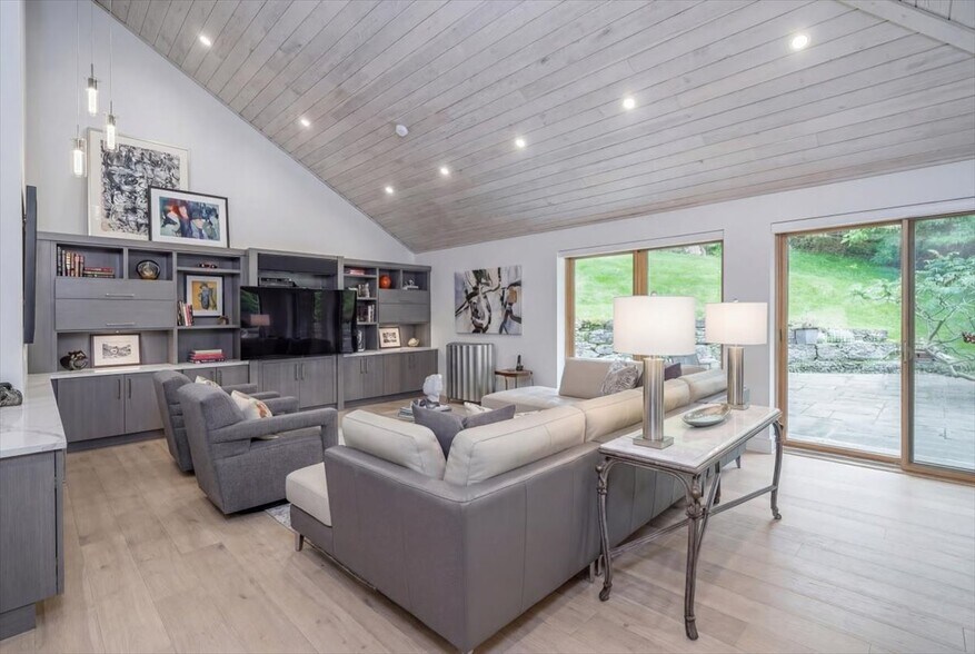 More Photos Of 20 Woodsend Cres, Aurora Flex For Sale