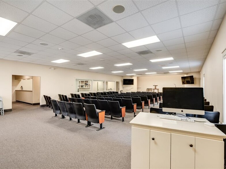 More Photos Of 1105 University St, Healdsburg Religious Facility For Sale