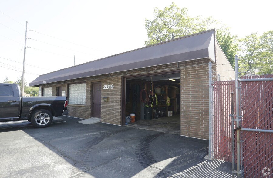 Primary Photo Of 2819 Pond Rd, Ronkonkoma General Retail For Sale