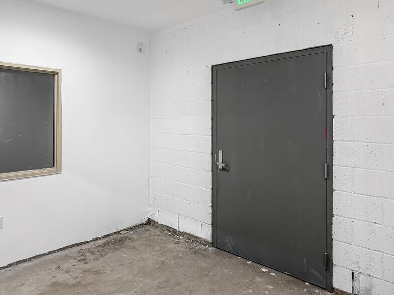 More Photos Of 1314 James M Wood Blvd, Los Angeles Warehouse For Lease