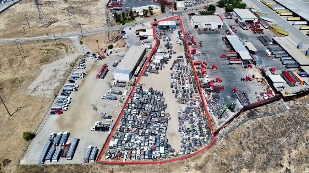 More Photos Of 2821 Industrial Dr, Bloomington Auto Salvage Facility For Sale