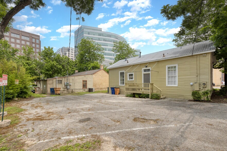 More Photos Of 1304 Guadalupe St, Austin Office For Lease