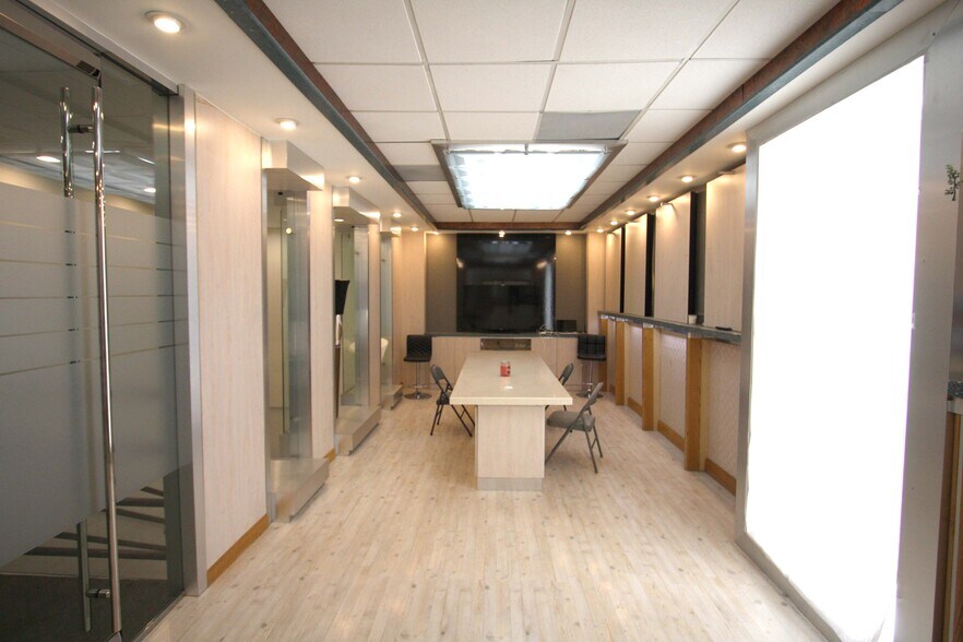 More Photos Of 540 E Jefferson Blvd, Los Angeles Warehouse For Lease