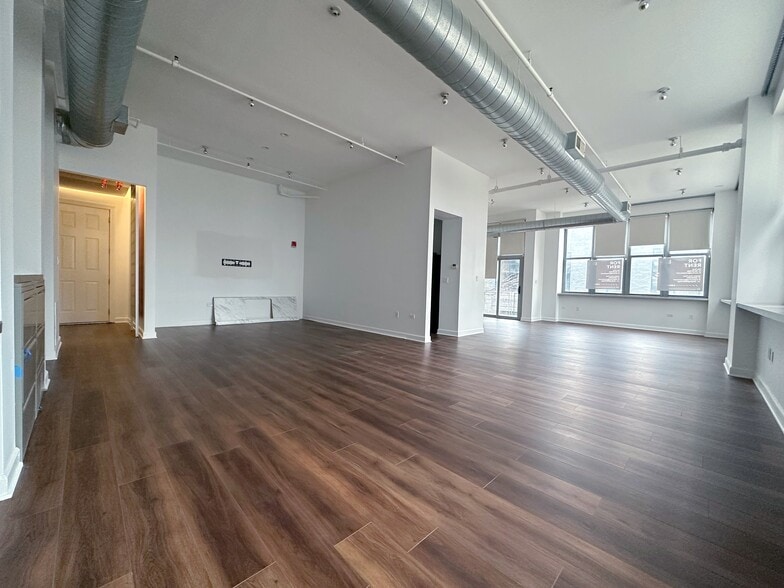 More Photos Of 824 W Superior St, Chicago Office Residential For Sale