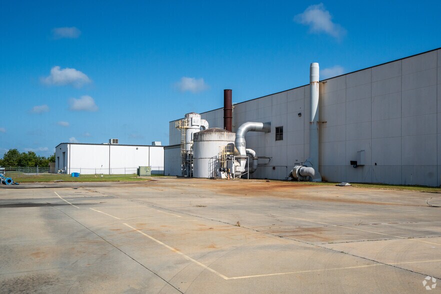 More Photos Of 500 Gateway Dr, Goldsboro Warehouse For Sale