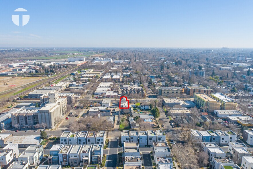 More Photos Of 318 12th St, Sacramento Storefront For Sale