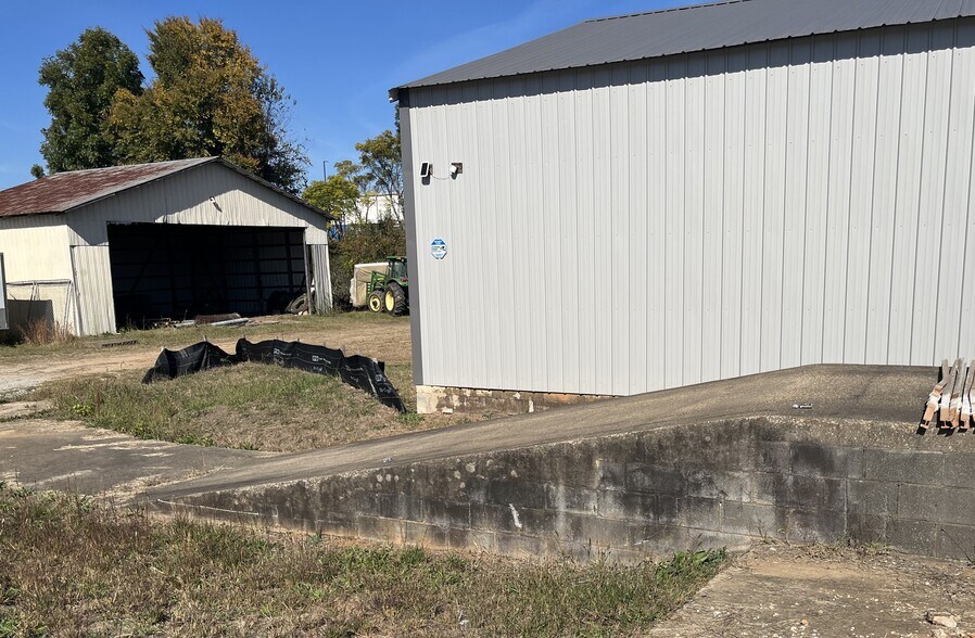 More Photos Of 4200 Maysville Rd, Commerce Light Distribution For Lease