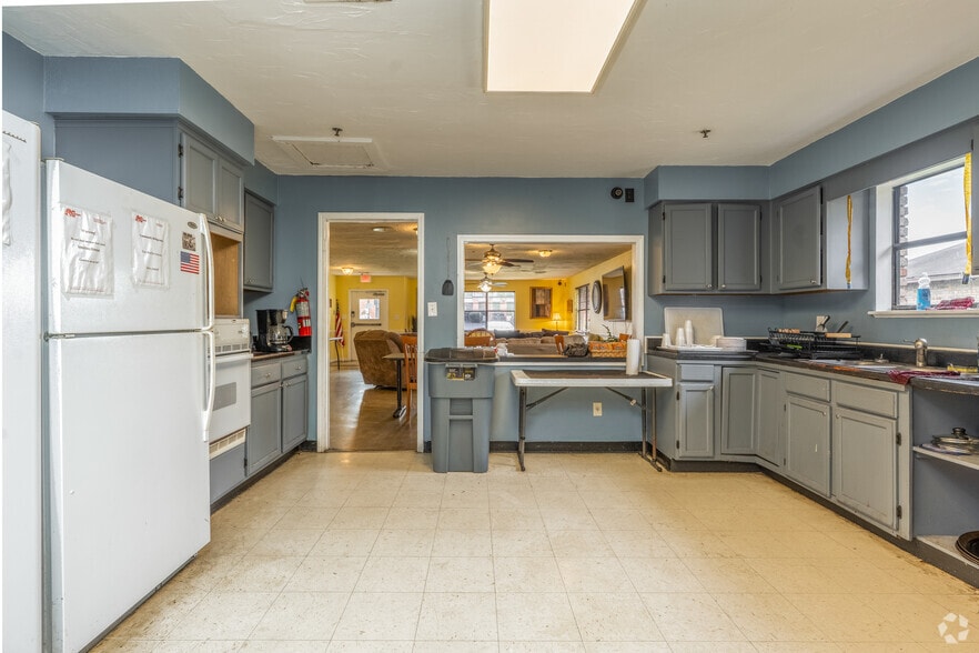 More Photos Of 1612 5th Ave N, Bessemer Medical For Sale