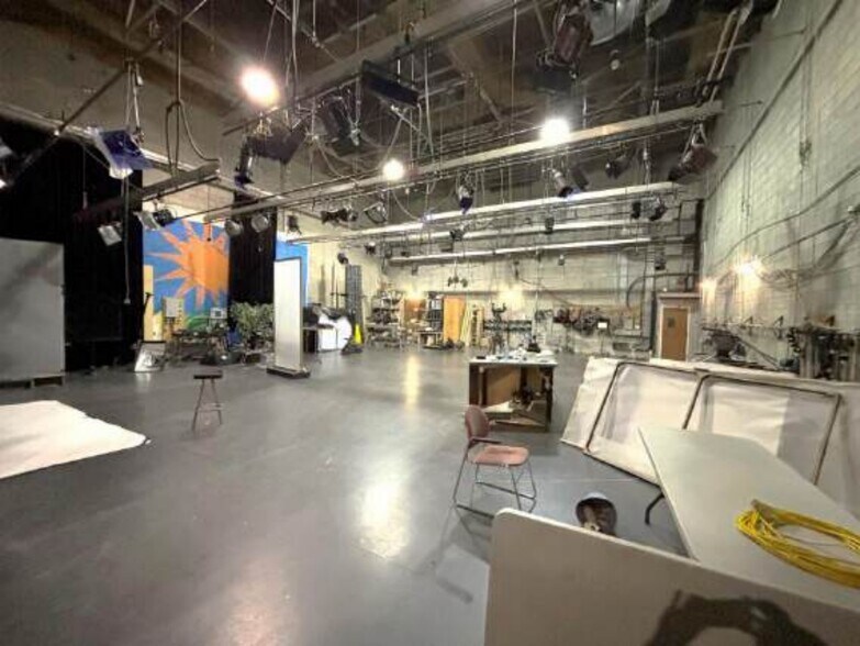 More Photos Of 3330 Rue King O, Sherbrooke Office For Sale