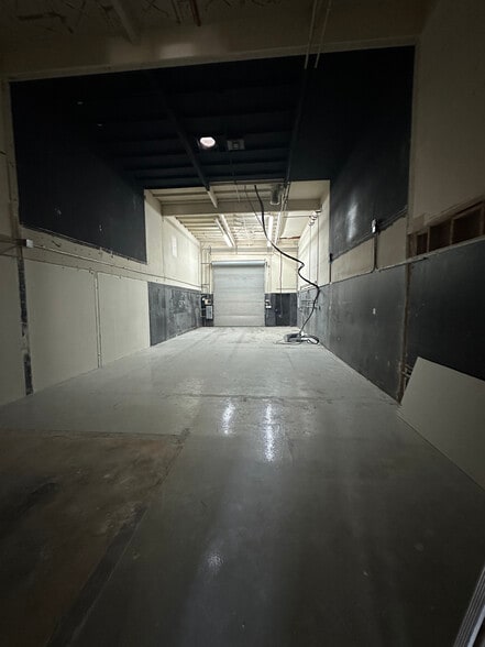 More Photos Of 711 W 17th St, Costa Mesa Warehouse For Sale