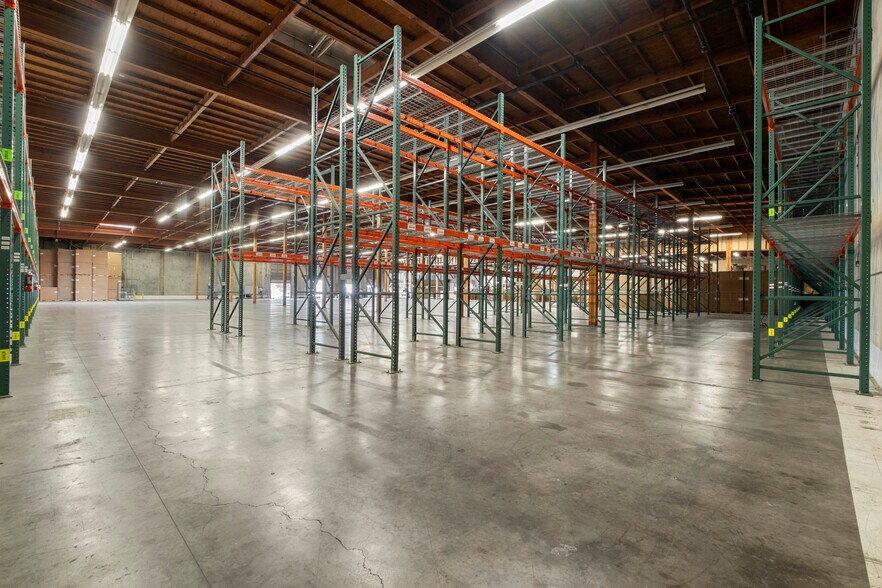 More Photos Of 430 Valley Dr, Brisbane Warehouse For Lease