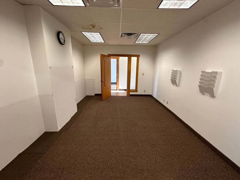 More Photos Of 127 S Knowles Ave, New Richmond Office For Lease