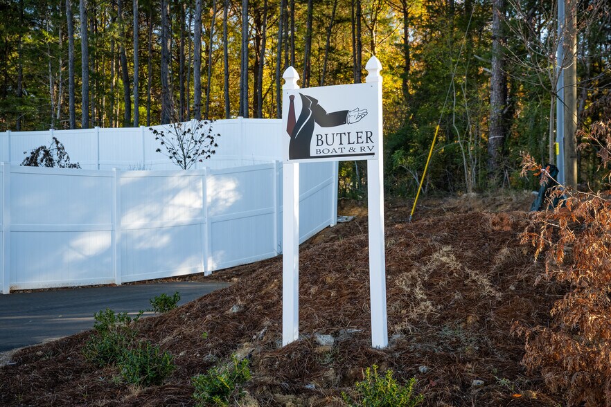 More Photos Of 3140 Hands Mill Hwy, York Self Storage For Sale