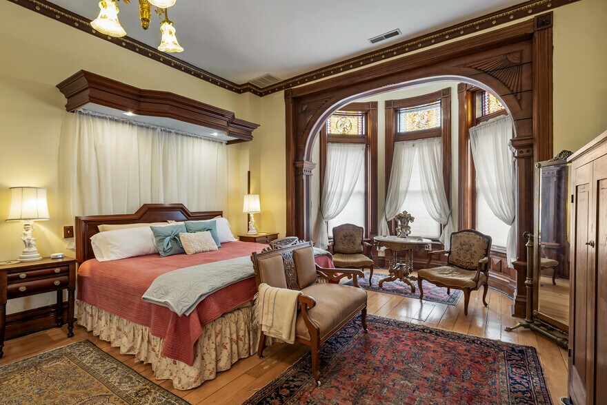 More Photos Of 809 Hall St, Saint Joseph Hospitality For Sale