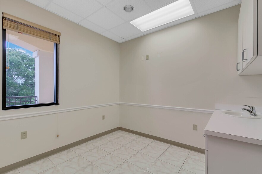 More Photos Of 7932 W Sand Lake Rd, Orlando Office For Sale