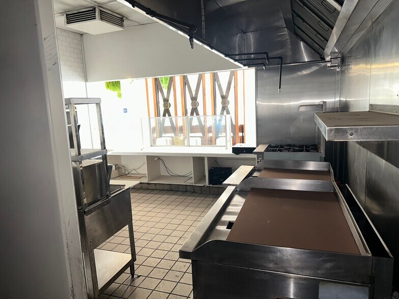 More Photos Of 3500 Wilshire Blvd, Los Angeles General Retail For Sale