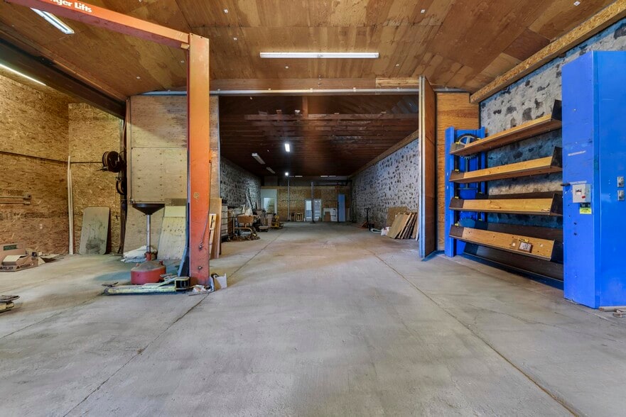 More Photos Of 309 S Rail St W, Shoshone Auto Repair For Sale