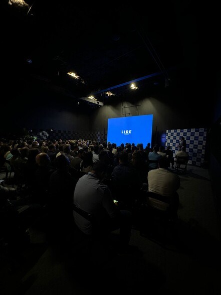 More Photos Of 2121 S Hiawasee Rd, Orlando Coworking Space