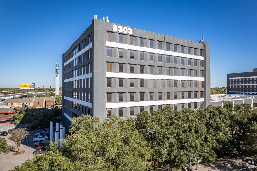 More Photos Of 8303 Southwest Fwy, Houston Office For Lease