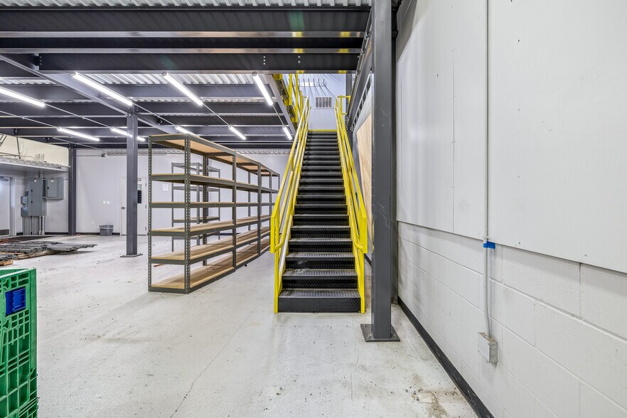 More Photos Of 9707 Bachman Rd, Orlando Warehouse For Lease