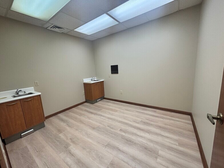 More Photos Of 22727 Highway 25, Columbiana Office For Sale
