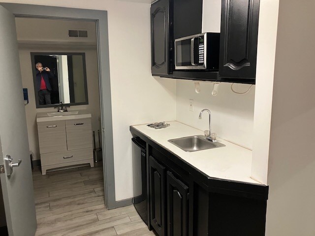 More Photos Of 1110 Island Ave, McKees Rocks Warehouse For Lease