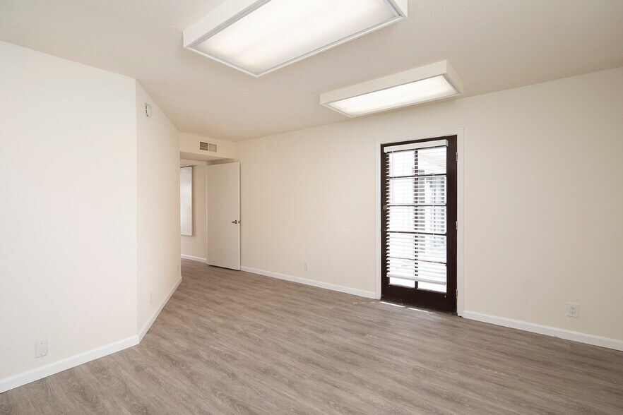 More Photos Of 4895 Cass St, San Diego Office For Lease